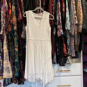 Elegant White Sleeveless Dress